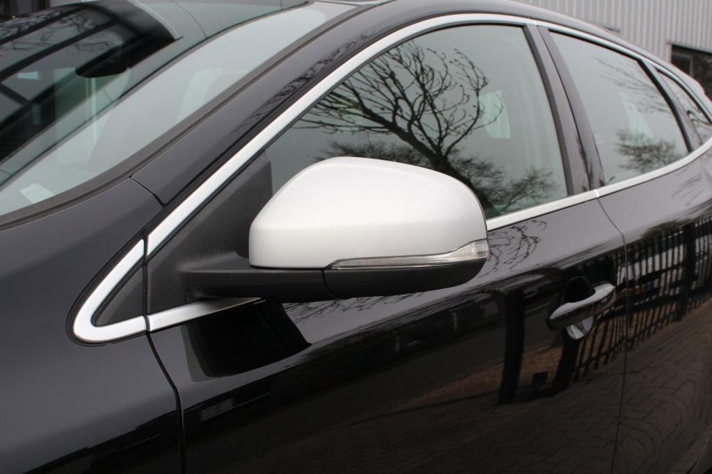 Volvo V40 1.5 t2 r-design automaat - leder/alcantara - led - navi - pdc + c