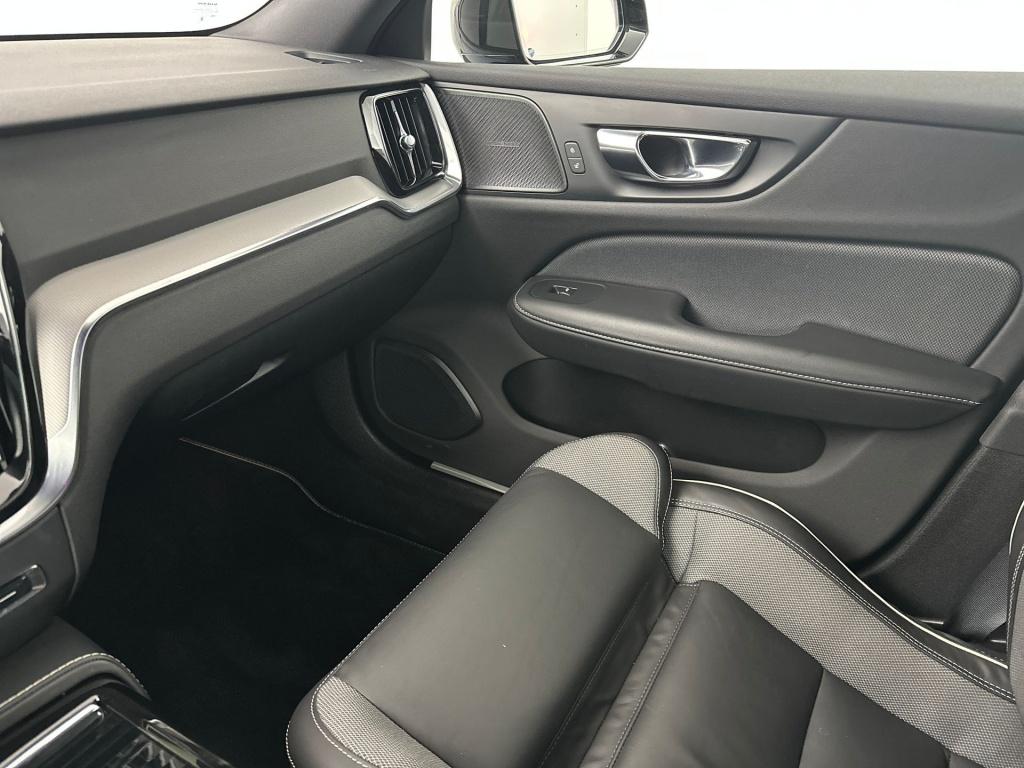 Volvo V60 t6 340pk recharge r-design| achteruitrijcamera| trekhaak| adap.cr