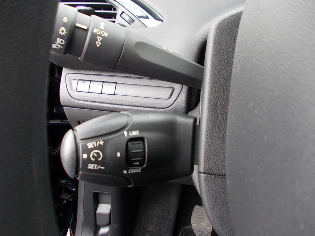 Peugeot 208 1.2 puretech 5-drs, airco, cr.contr., navi.