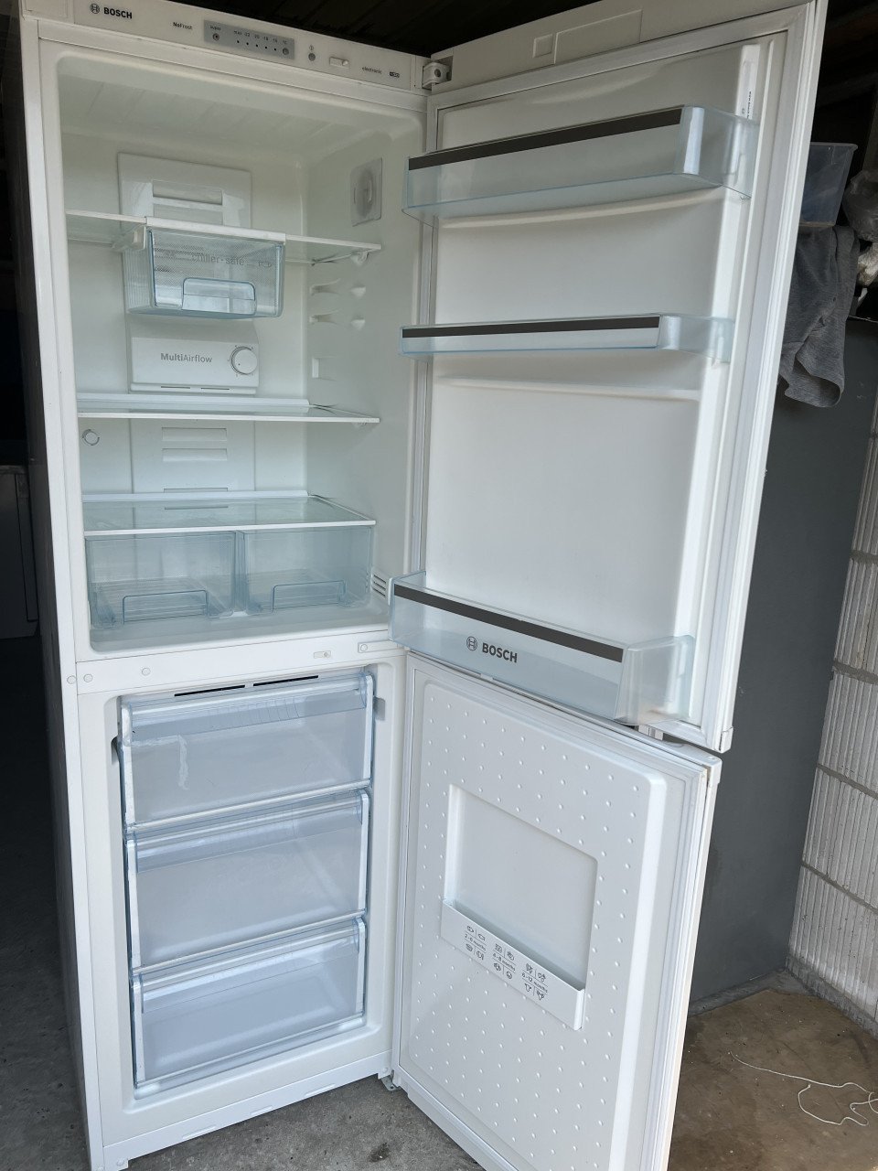 Bosch NoFrost koel vries combinatie Koelkast vriezer 191x60 cm.
