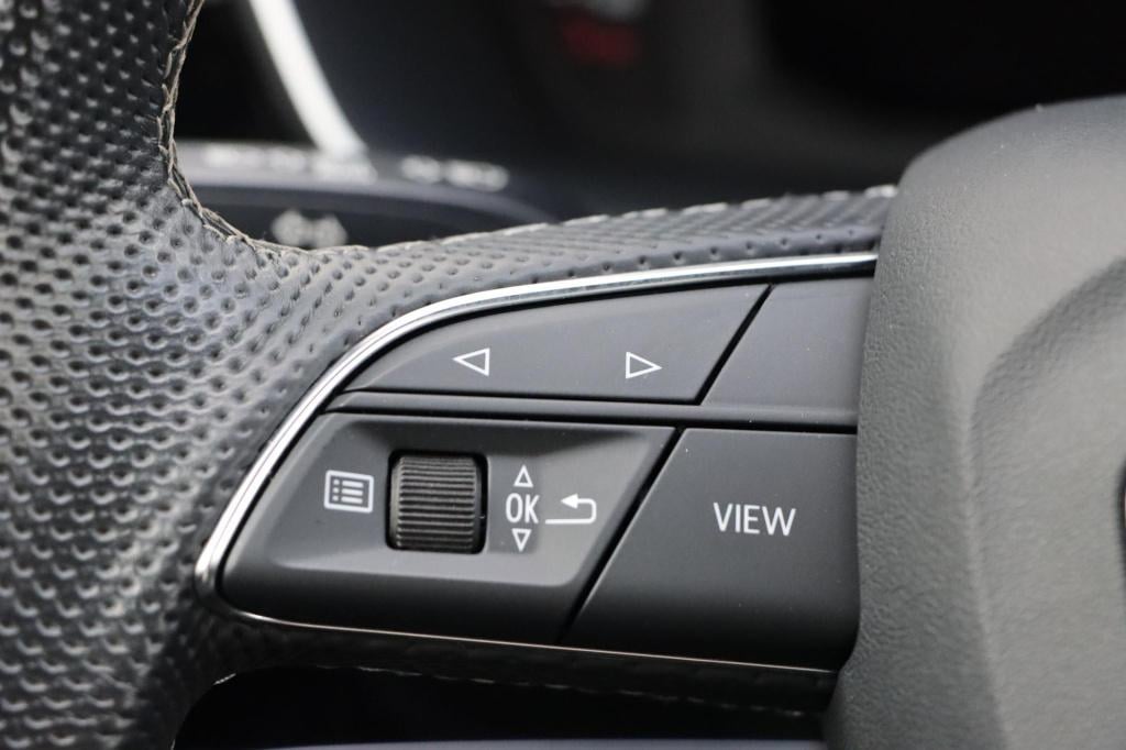 Audi Q3 45 tfsi e s edition 245pk s tronic | soh 99,7% |
