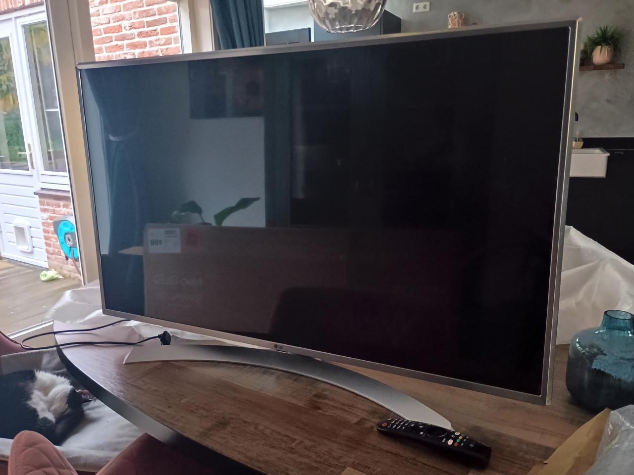 LG smart tv 110 cm