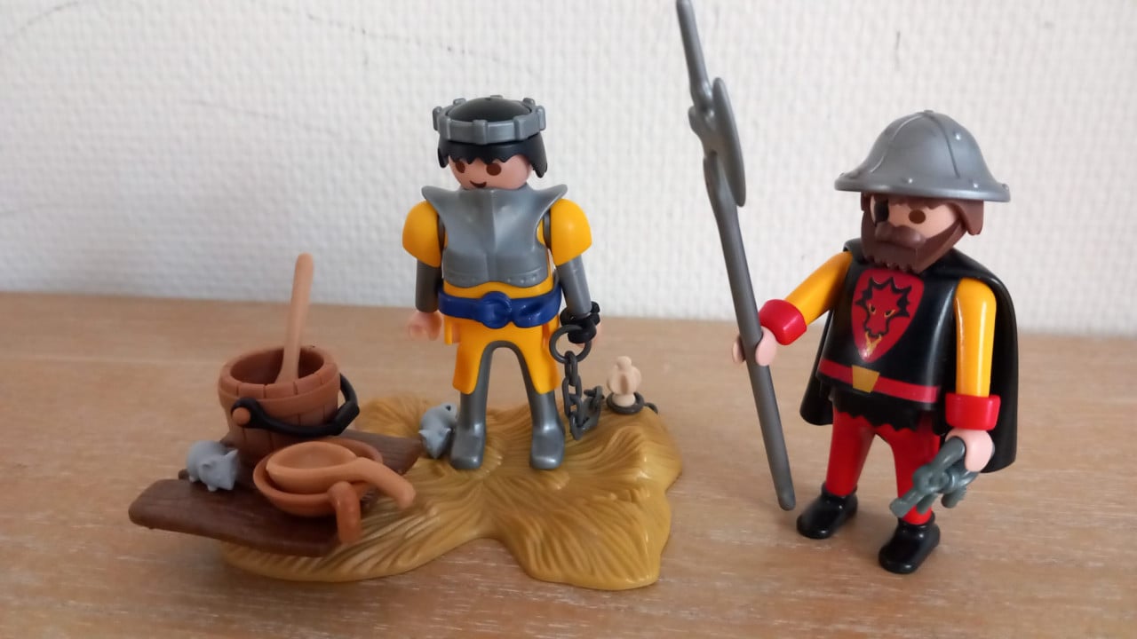 Playmobil gevangen prins met bewaker setnr 3328
