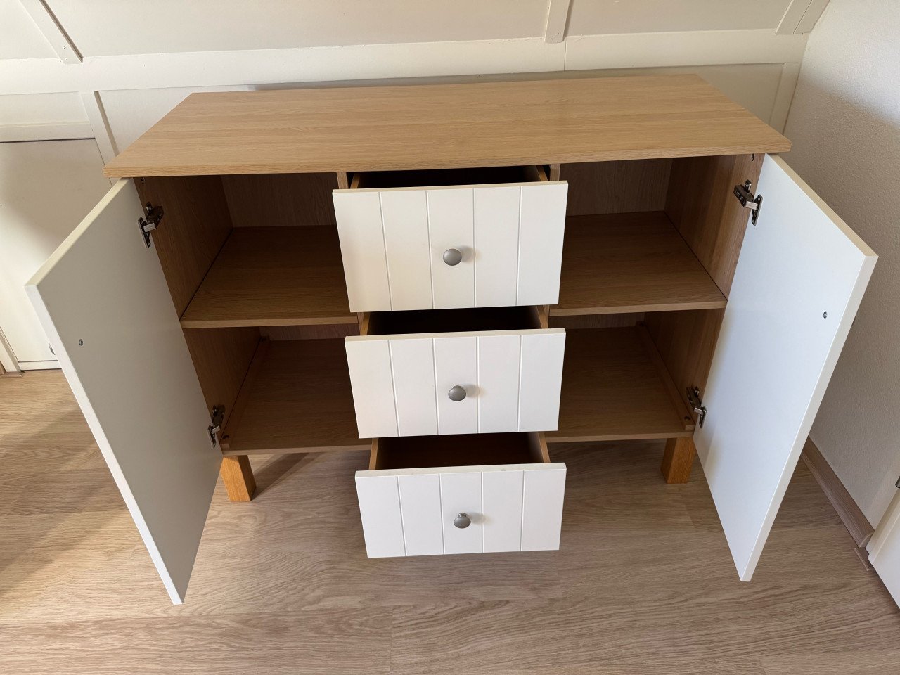 Commode met bijbehorende kast
