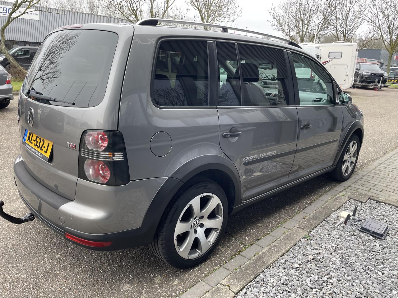 VOLKSWAGEN TOURAN 1.4 CROSS AUTOMAAT