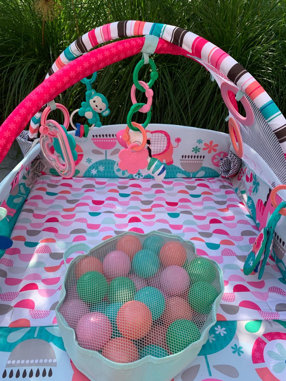 Speelmat ballen/ babygym met boog roze