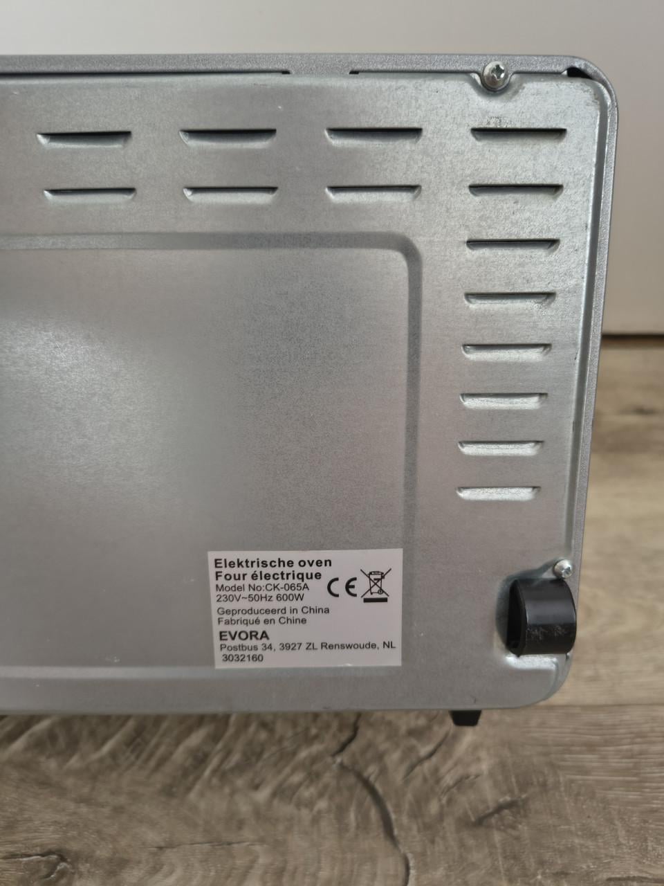 Nette elektrische oven, kampeeroven, campingoven 600W.