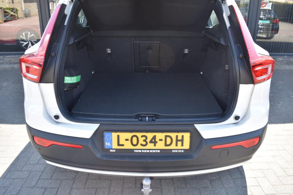 Volvo XC40 1.5 t2 | trekhaak | camera | apple carplay | android auto | adap