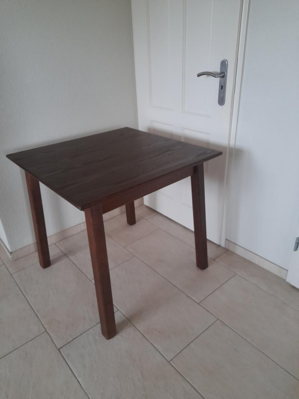 Eiken tafel 80 x 80 x 74H (in goede nette staat )