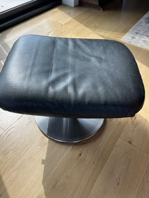 Leolux CeCe 347 zwart lederen draaifauteuil