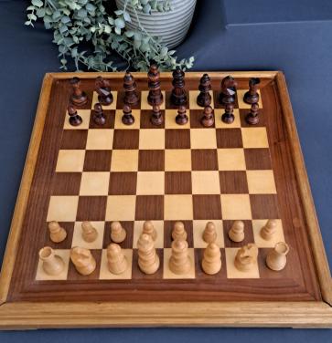 Mooi vintage houten schaakspel