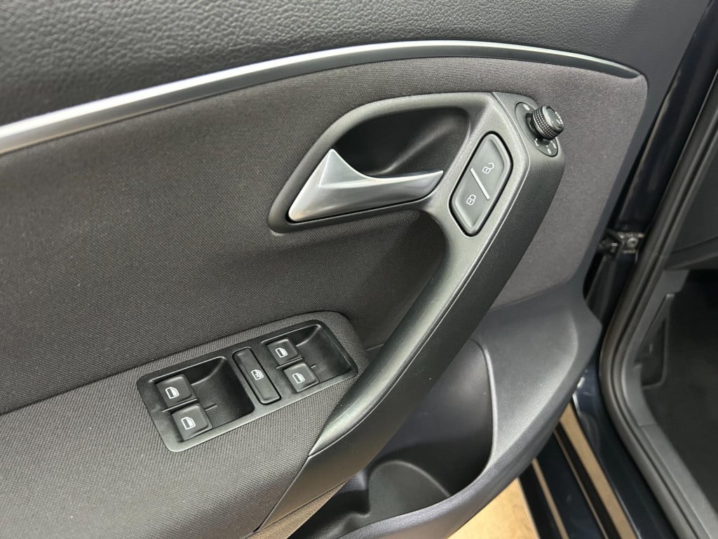 Volkswagen Polo occasion 1.2 tsi highline | zwart | tweedehands volkswagen 