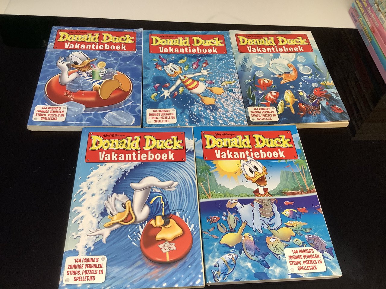 Grote stapel Donald Duck vakantie- en winterboeken.  Alleen af te halen.
