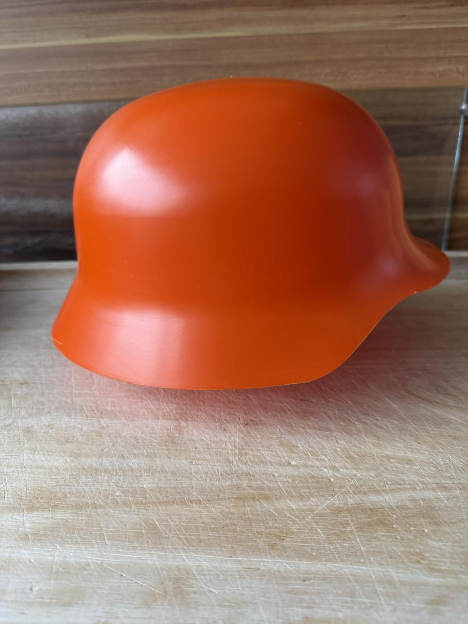 Oranje duitse helm Voetbal KNVB Oranjefeest WK versiering