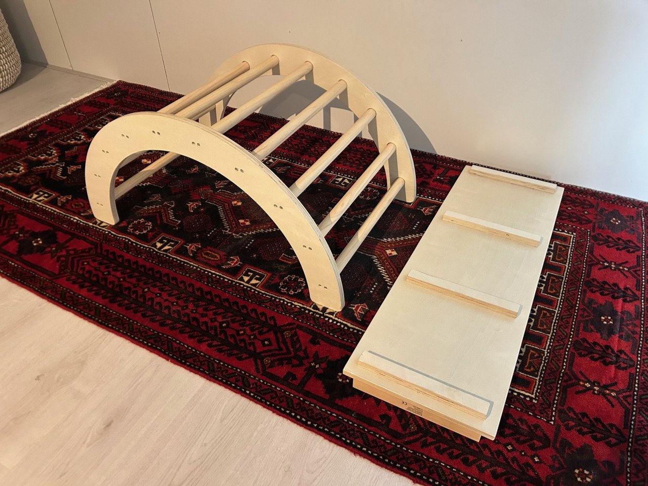 Houten klimboog met glijplank
