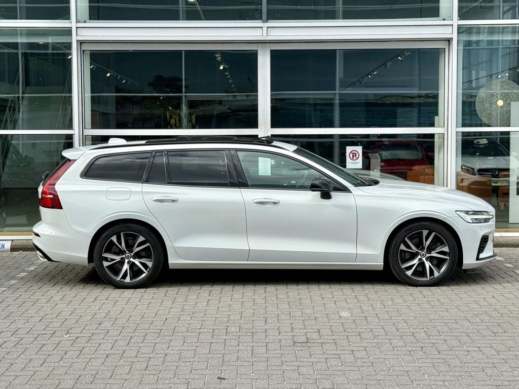 Volvo V60 t6 398pk recharge long ultra dark| pano| 360camera| head-up| awd