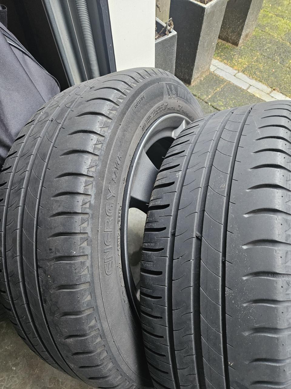 16 inch Dezent velden steek 5x100 met Michelin banden.