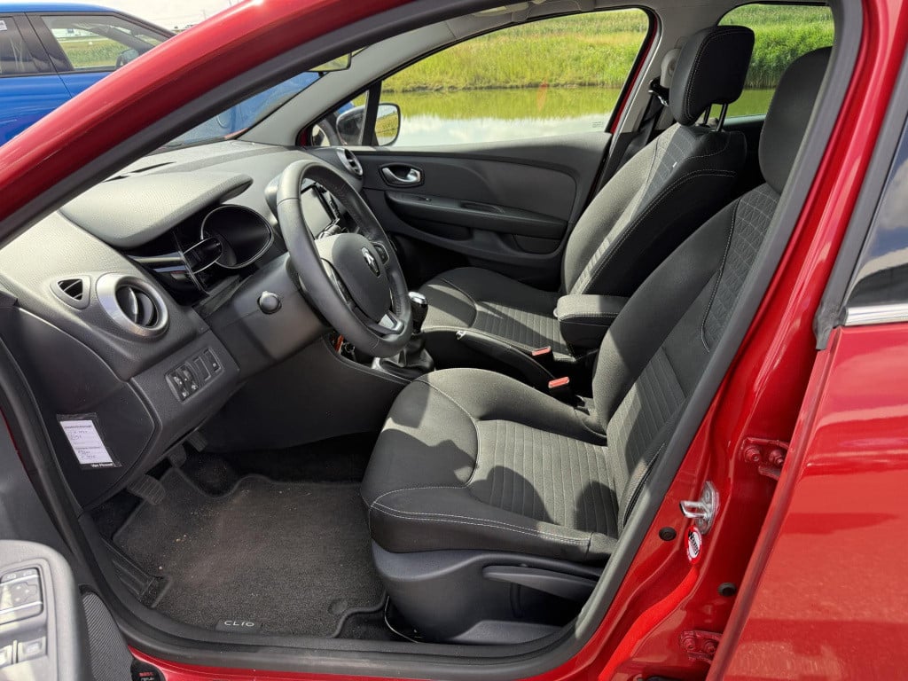 Renault Clio 0.9 tce limited cruise control | parkeersensoren | ac | dab | 