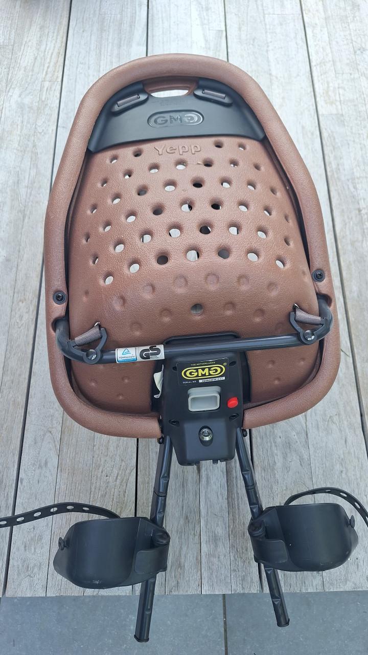 Yepp voorzitje met windscherm en slaaprol