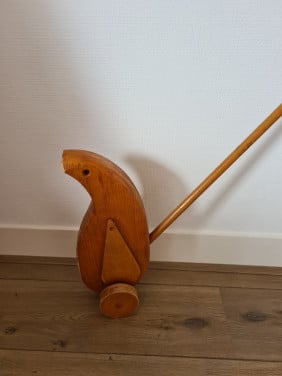 Handgemaakte houten trek of duw vogel