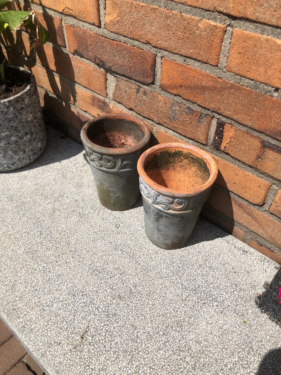 2 bloempotten.