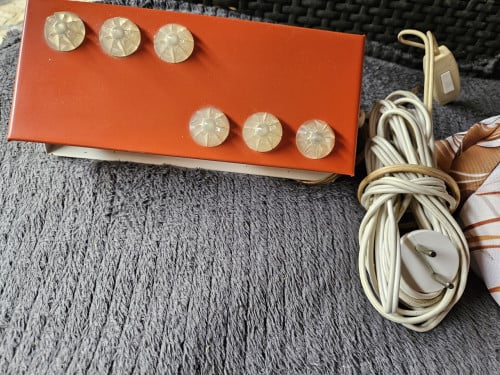 Heel mooi metalen vintage bedlampje oranje van het merk Herda...