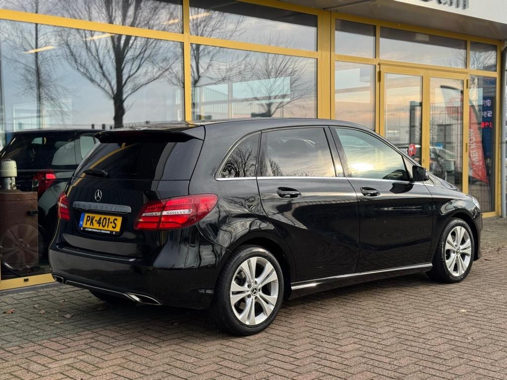 Mercedes-Benz B-Klasse 180 activity edition | leer | automaat |