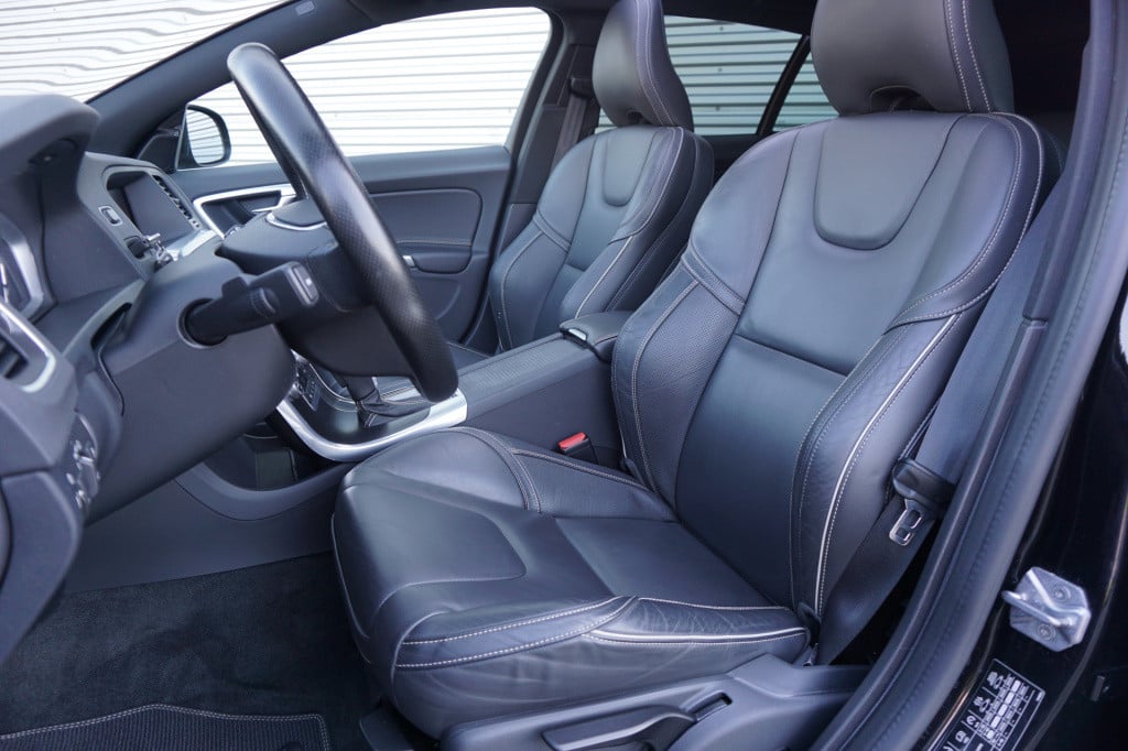 Volvo V60 2.0 d4 business sport - automaat - climate / navi / cruise / lane