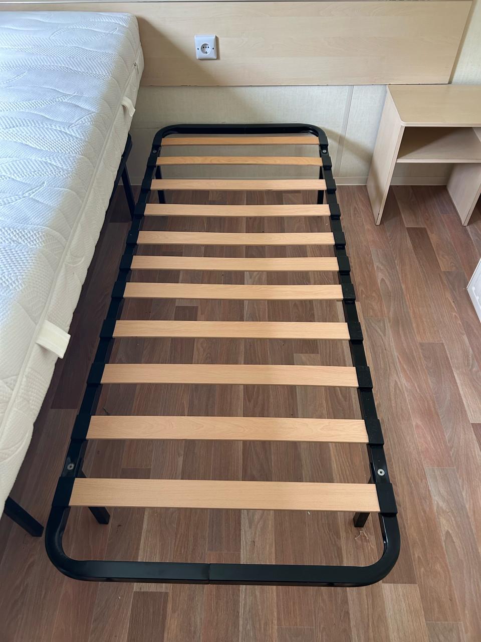 Eenpersoonsbedden (matras en bedframe)