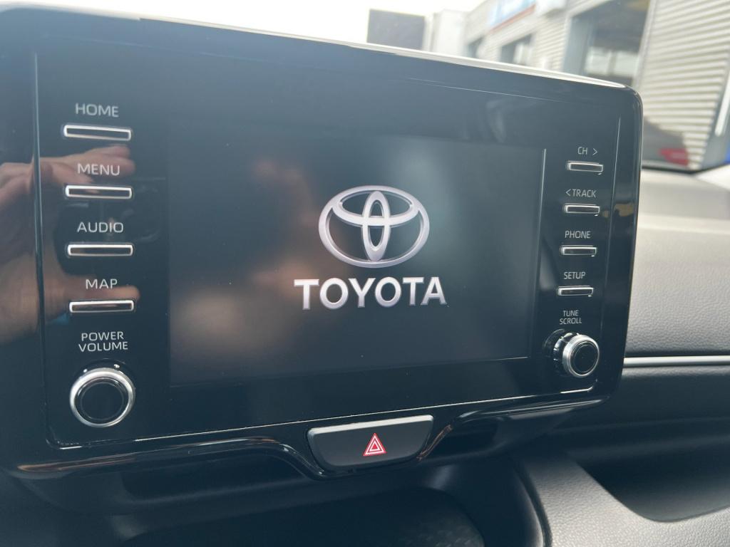 Toyota Yaris 1.5 hybrid dynamic line, camera, carplay, navi enz..