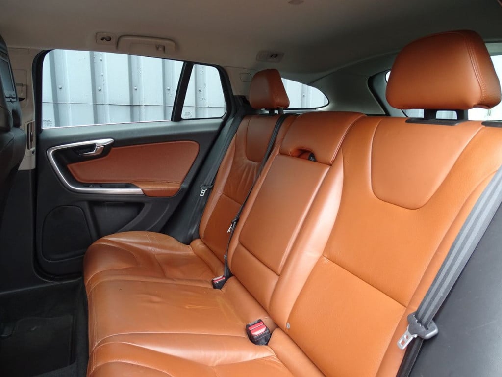 Volvo V60 2.0t momentum automaat | 200 pk | trekhaak