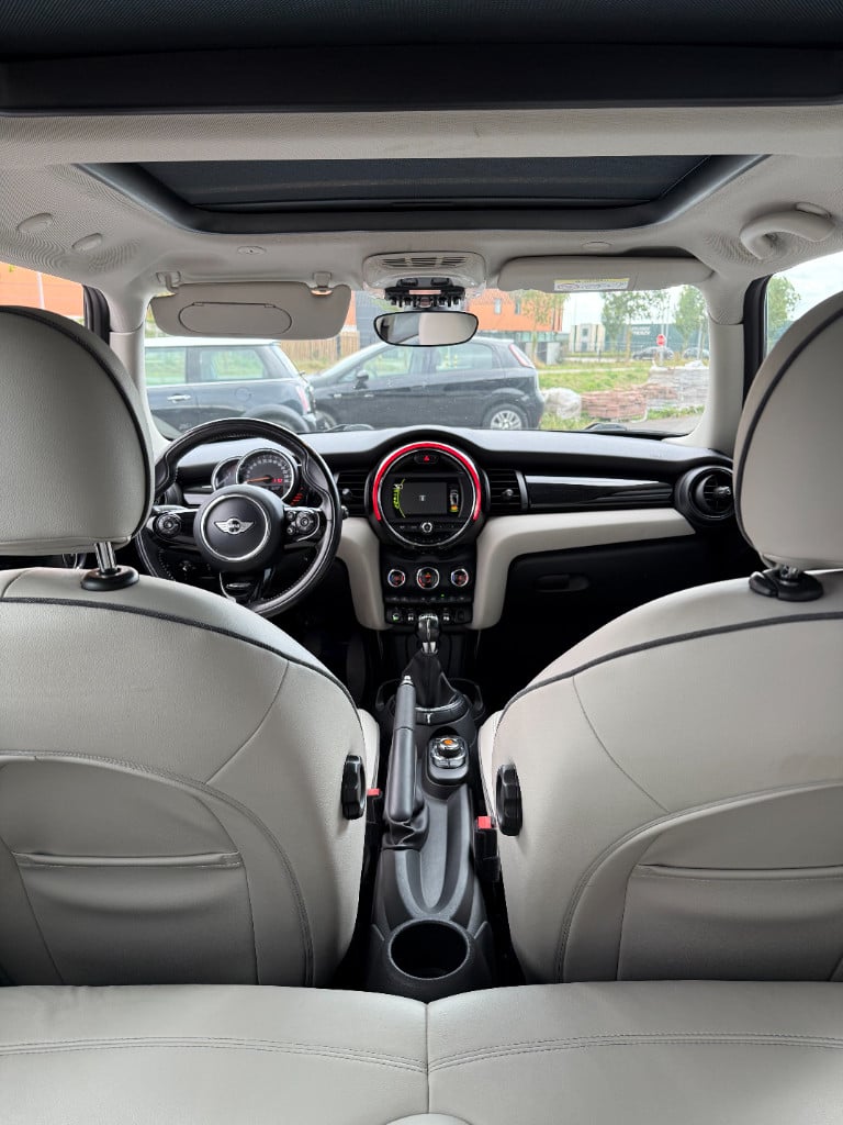 Mini Cooper 1.5 - chili - pano