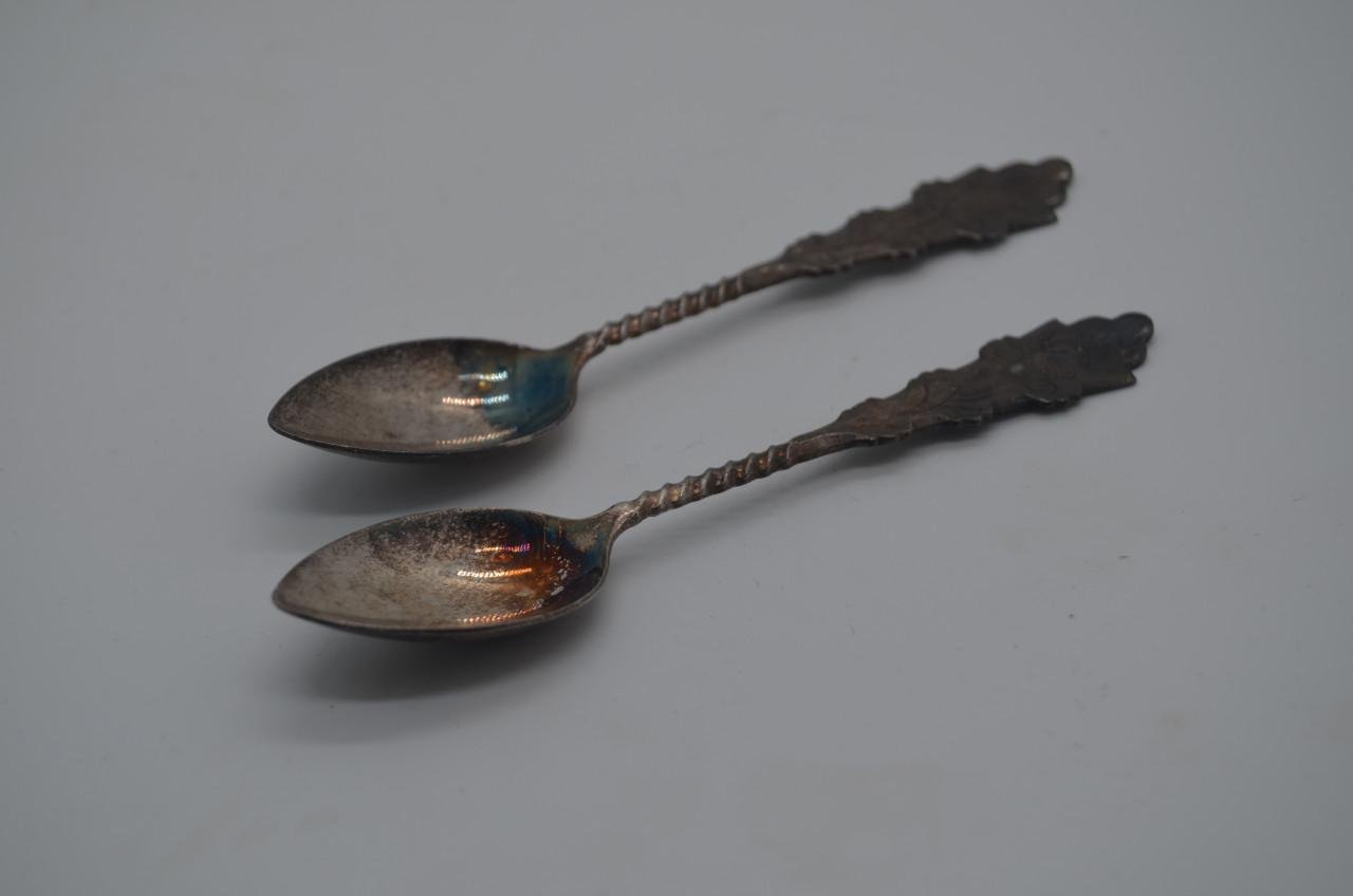 2 Engelse theelepeltjes gemerkt 'S & P' jaarletter 'A'