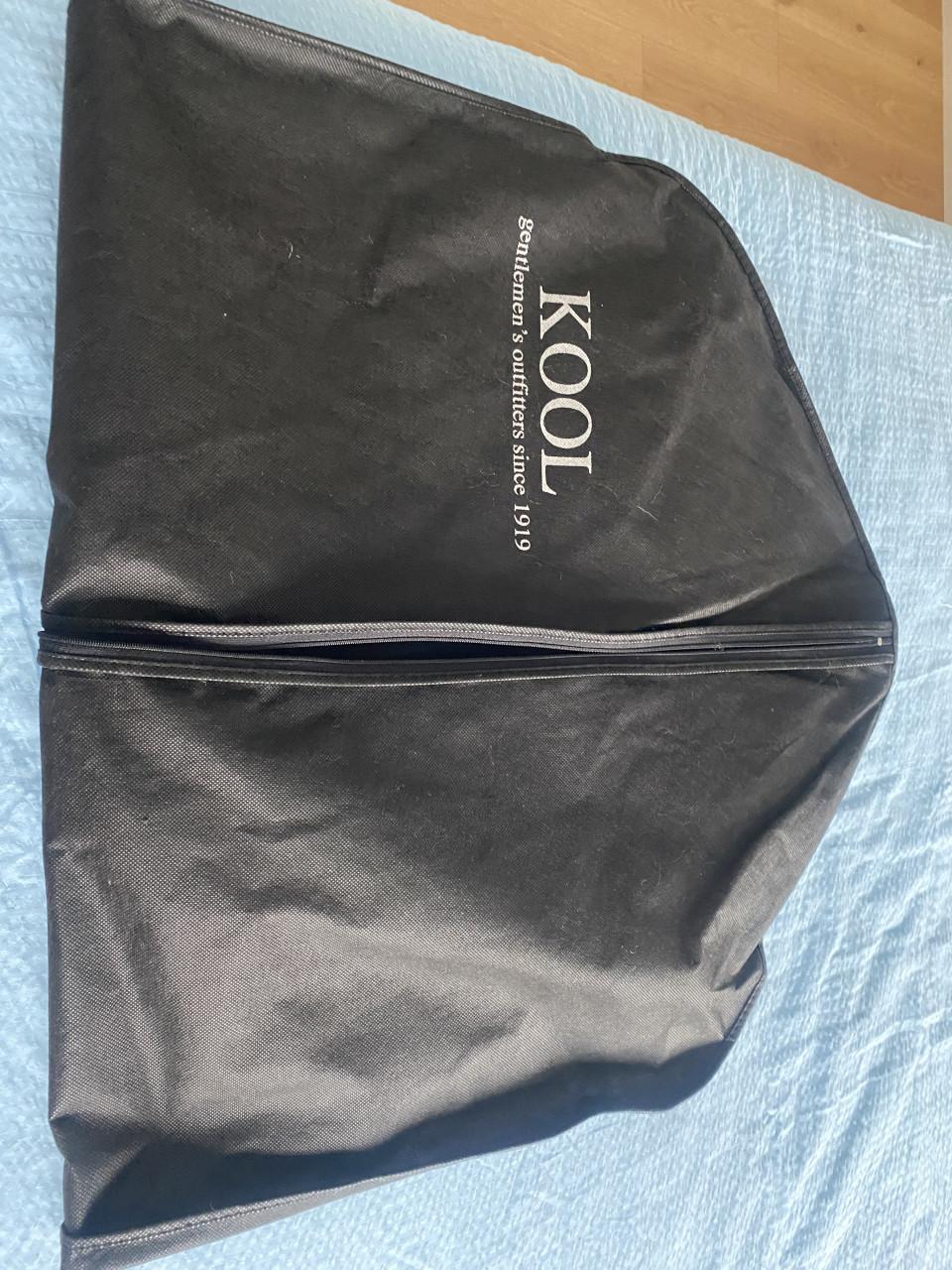 Smokingjasje Guy Laroche en dress shirt