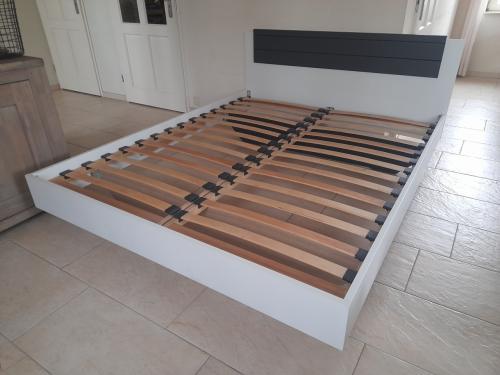 2 Persoons bed 160 x 200 ( in goede staat )