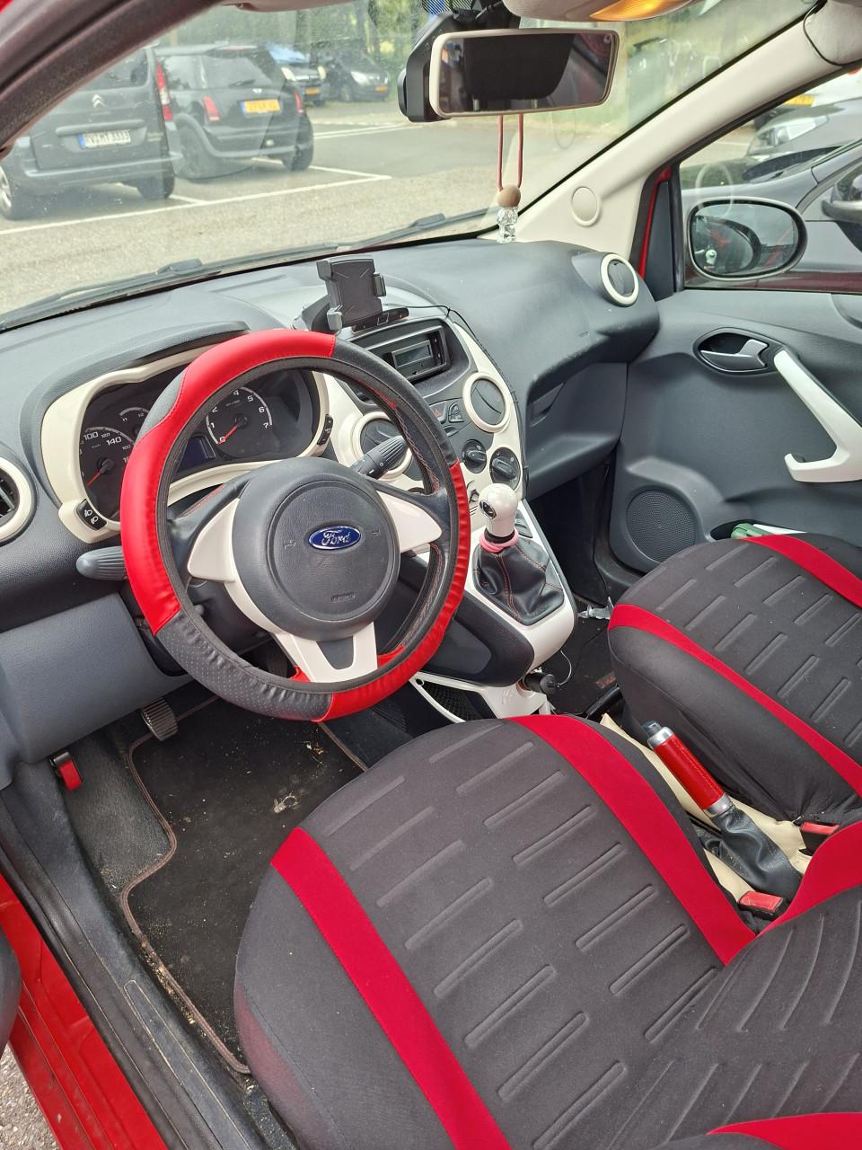 Ford ka Garage goed onderhouden.