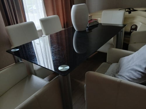 Zwarte eettafel gratis