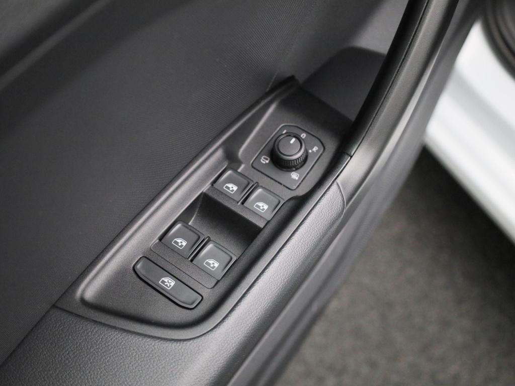 Audi A1 Sportback 1.0 25 tfsi 70kw attraction | virtual cockpit | apple car