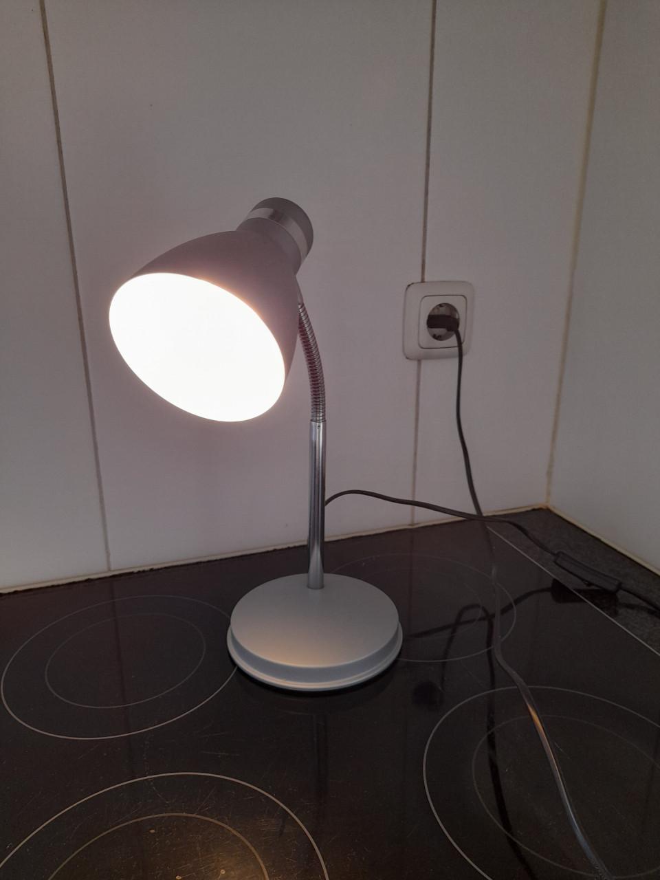 Bureau lamp ( z.g.a.n.) werkt naar behoren!  Hoogte 35 cm