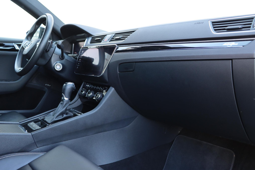 Skoda Superb combi 1.4 tsi iv laurin & klement 218pk dsg6 skoda superb comb