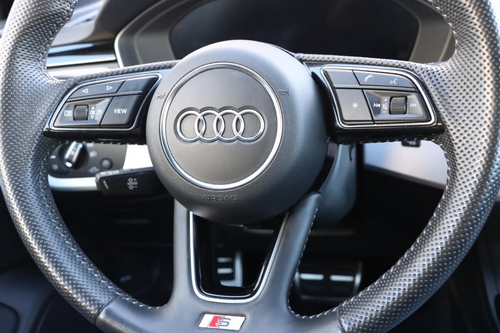 Audi A4 limousine 35 tfsi s edition 150pk s-tronic