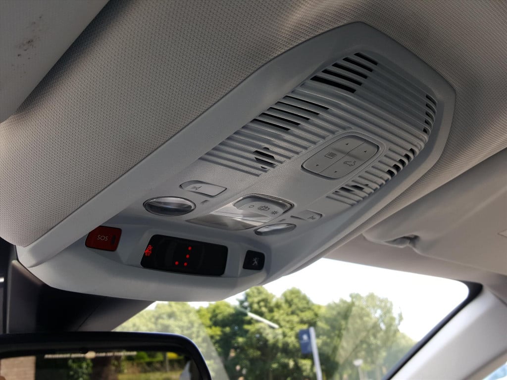 Peugeot 3008 1.2 130pk première automaat navigatie | trekhaak | panoramisch