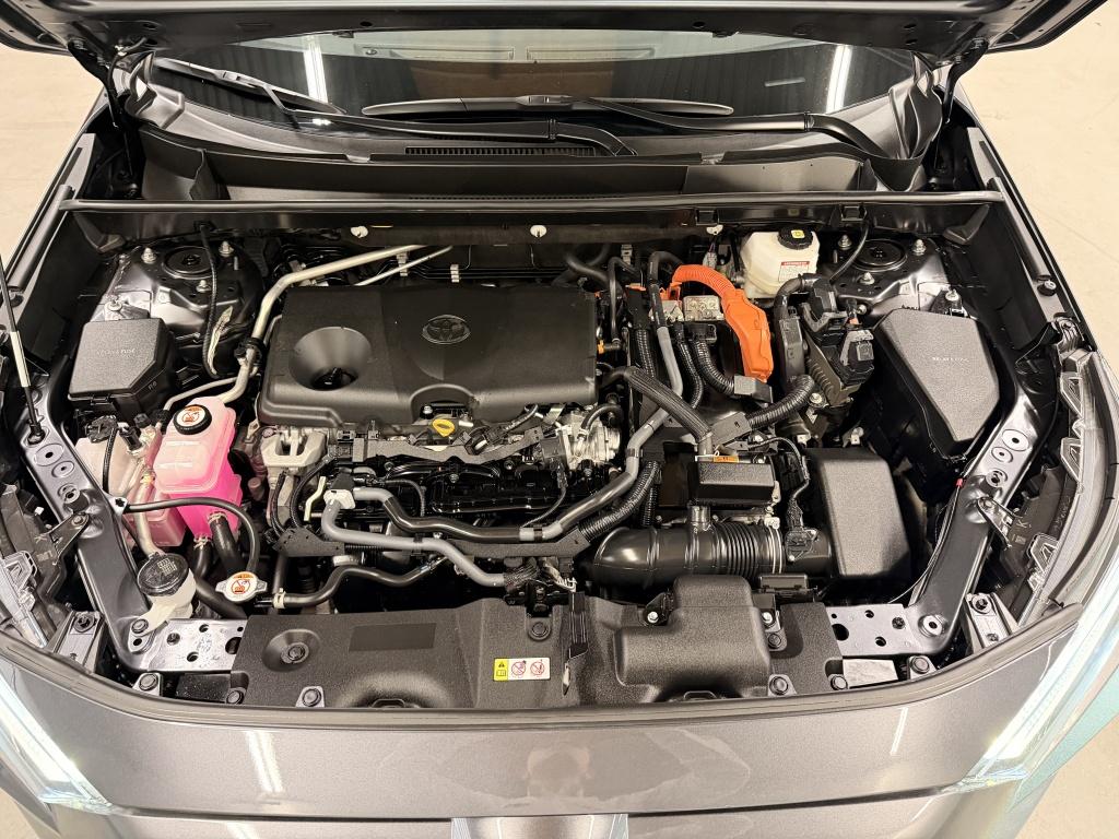 Toyota Rav4 2.5 hybrid awd bi-tone| jbl| achtr.camera| adapt.cruise