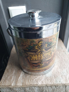 Jaren 70 heel mooie vintage ijsemmer AEG met oude wereldkaart...