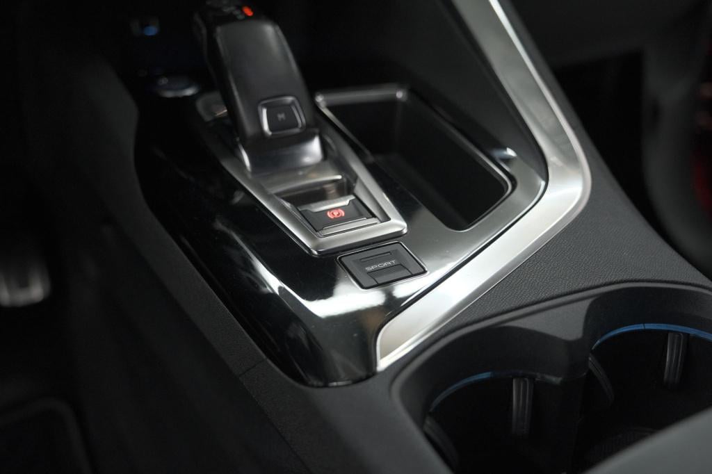 Peugeot 3008 puretech 130 eat6 gt | allseason banden | trekhaak | panoramad