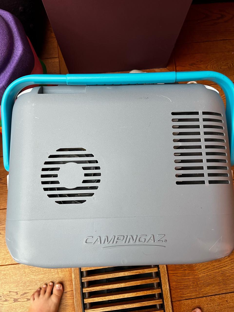 Campingaz Koelbox 28L - 12V/230V - Eco-stand - Defecte hoek