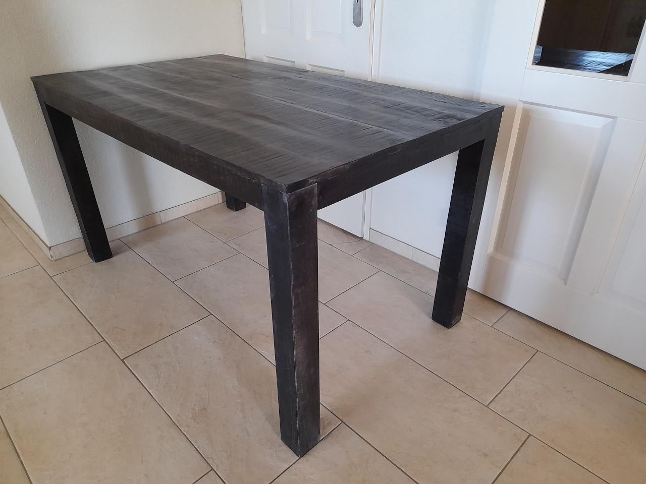 Massief mango  houten tafel 80 x 140 x 77H  (in goede nette staat )