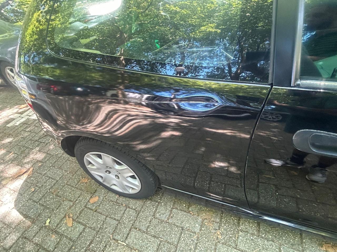 Honda Civic 1.4 I LS 3DR 2004 Zwart motor in top staat