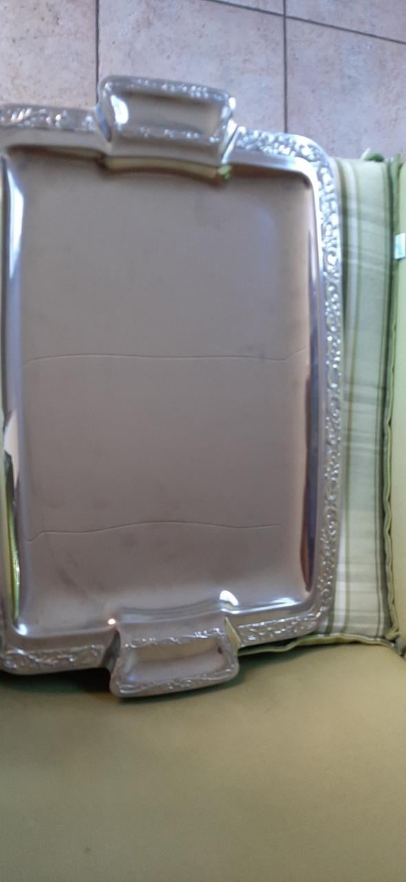 2 grote serveer schalen