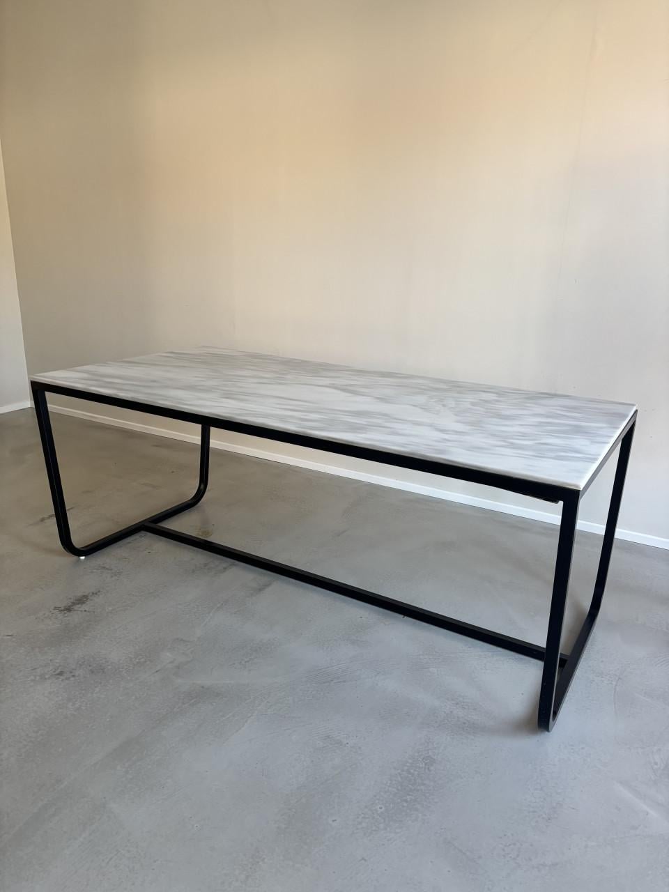 Eettafel gratis af te halen.